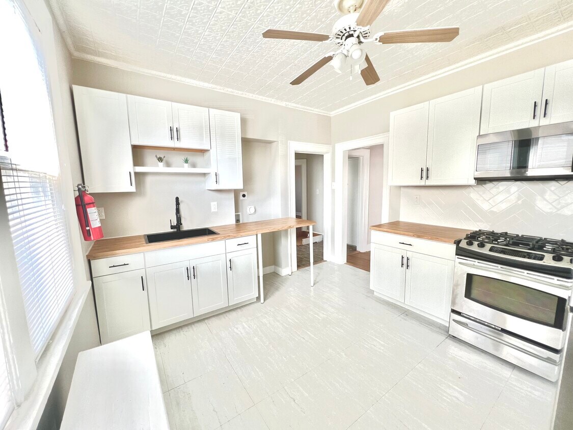 Primary Photo - 42 Montclair Ave