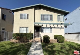 Building Photo - 1135 S Oakhurst Dr