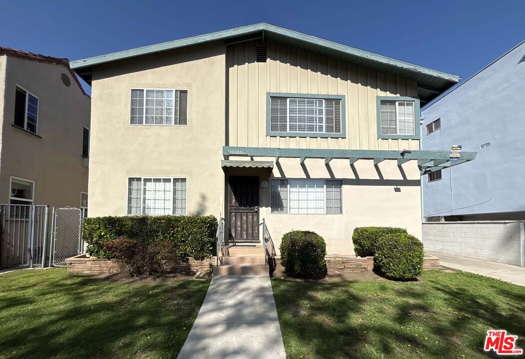 Primary Photo - 1135 S Oakhurst Dr