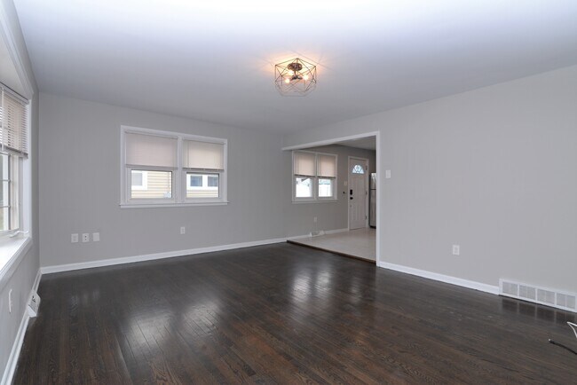 Foto del edificio - 545 West Ave