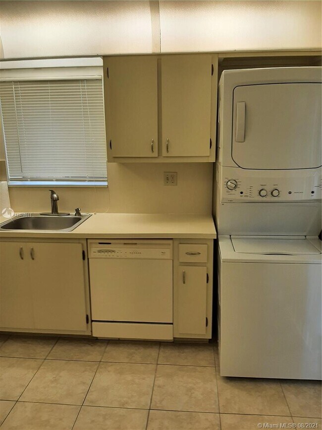 Foto del edificio - 21115 NE 4th Ct