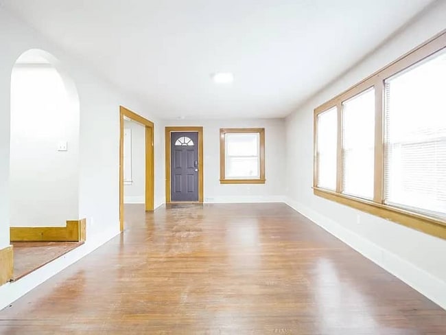 Building Photo - 712 Noah Ave