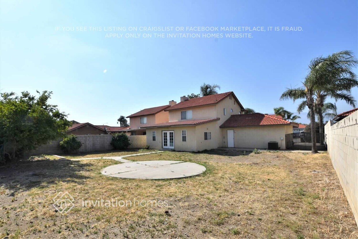 Building Photo - 14845 Cambria St