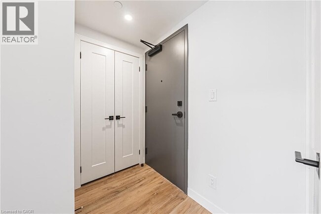 Photo du bâtiment - 555 Sanatorium Rd