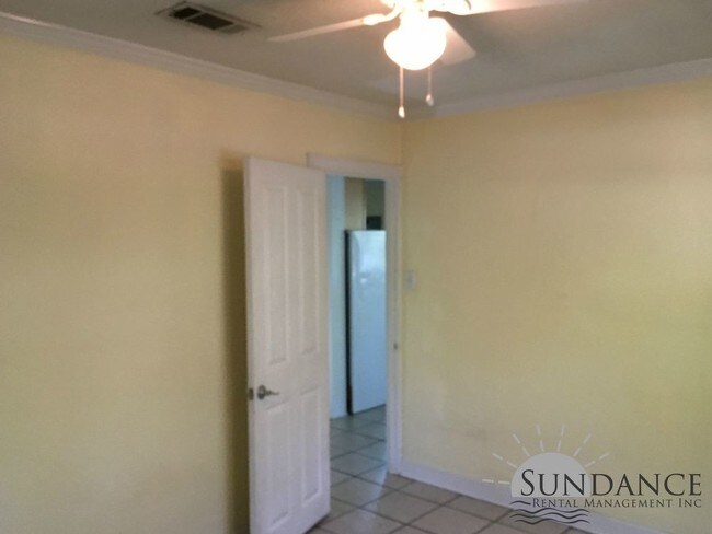 Building Photo - 2 Bedroom Duplex Unit Near Eglin AFB
