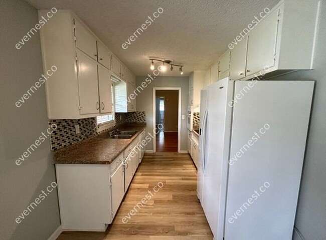 Foto del edificio - 914 Hickory Ridge Rd SW