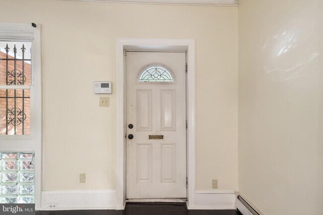 Building Photo - 925 S 46th St