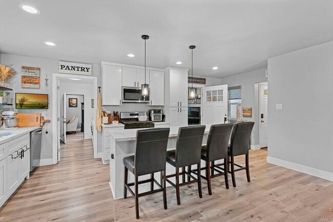 Foto del edificio - Elegant Single-Story Home with Resort-Style Pool