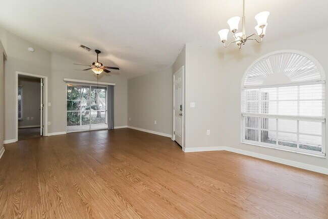 Foto del edificio - 7741 Barclay Rd