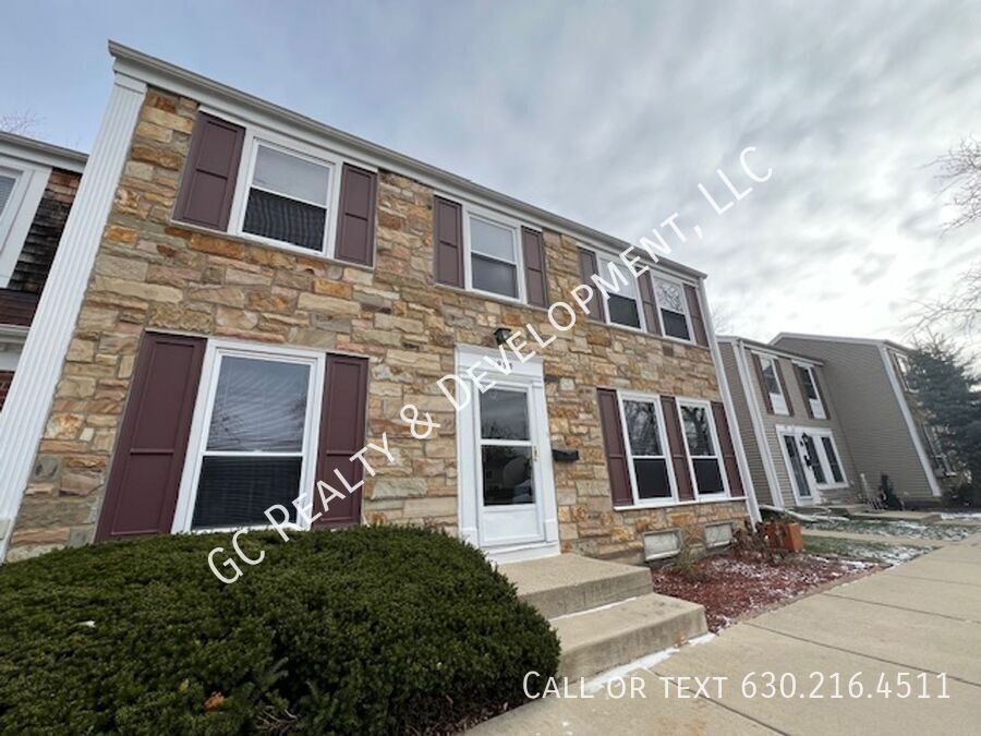 Primary Photo - ***HOFFMAN ESATES TOWNHOME * 2 BDRM - 1.5 ...