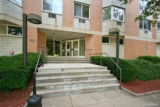 Building Photo - 14 Nosband Ave