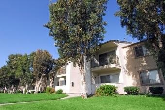 Primary Photo - 652 Moss St