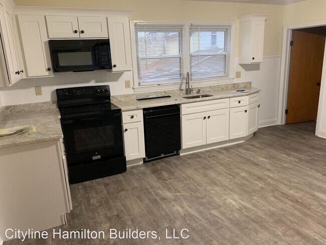 Building Photo - 4 br, 1 bath House - 32 N Front Street