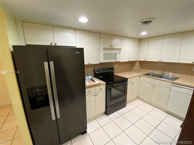 Building Photo - 2 br, 2 bath  - 10852 SW 88th St