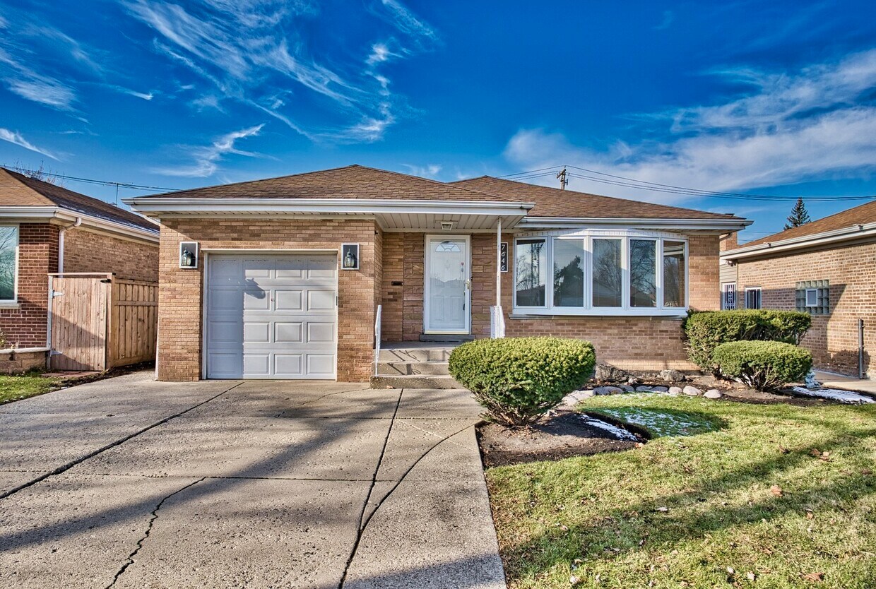 7646 N Harlem Ave, Niles, IL 60714 House Rental in Niles, IL