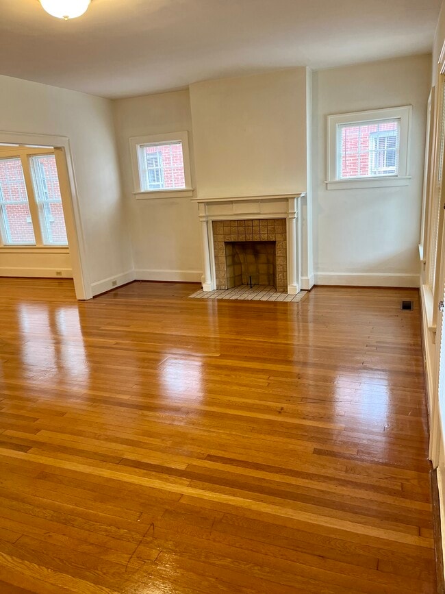 Sala de estar - 1324 Fontaine Rd