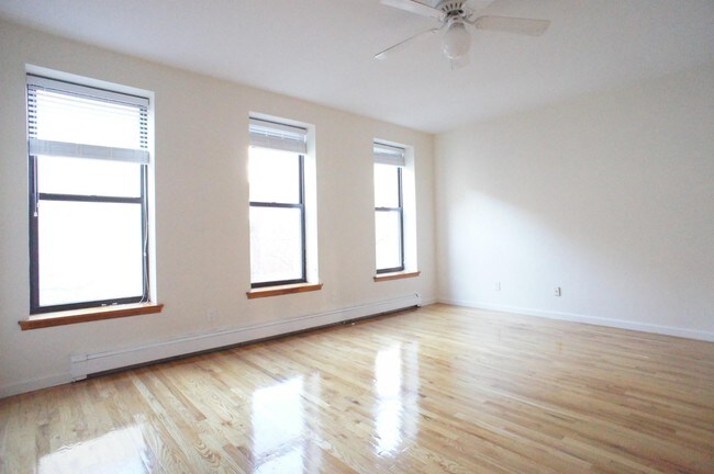 Building Photo - 2146 Fifth Avenue