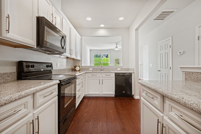 Foto del edificio - 2be / 2.5ba Townhome Near Hope Valley Farms!