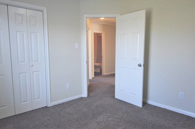 Building Photo - 8567 Chaletford Dr