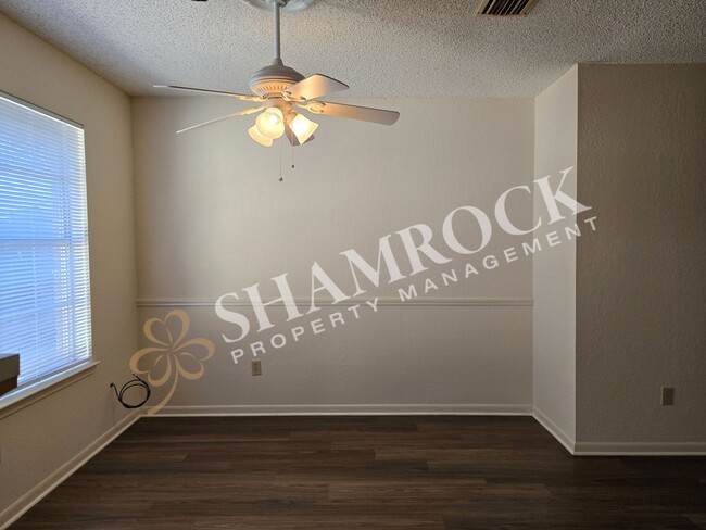 Building Photo - 3/2 Duplex in Waco ISD!