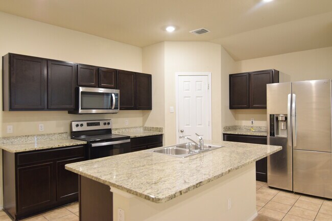 Foto del edificio - 5915 Amelia Earhart Blvd