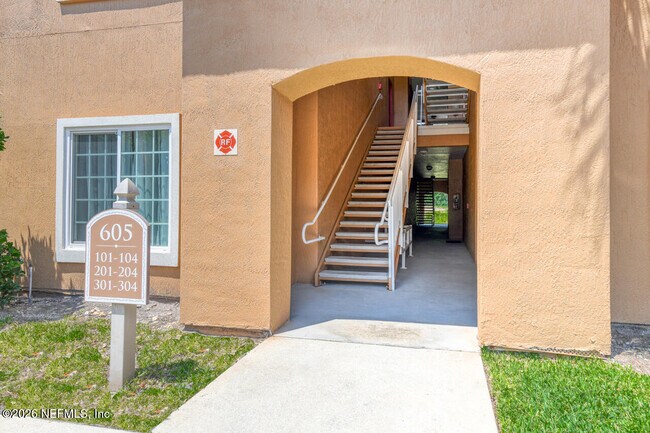 Foto del edificio - 605 Fairway Dr