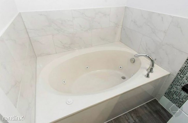 Building Photo - 2 br, 2 bath  - 4000 TPC Pkwy