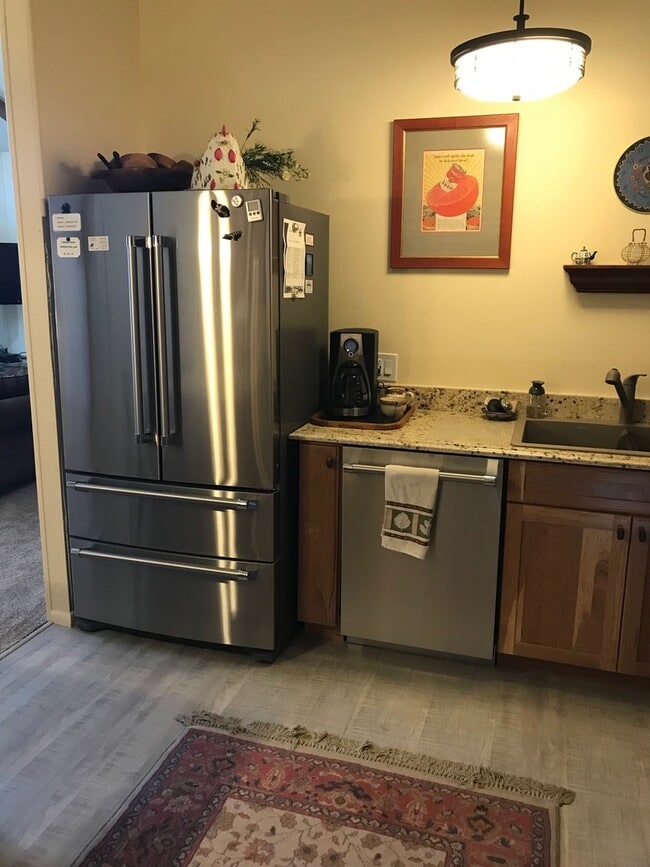 Building Photo - Single Level Furnished Country Club Home