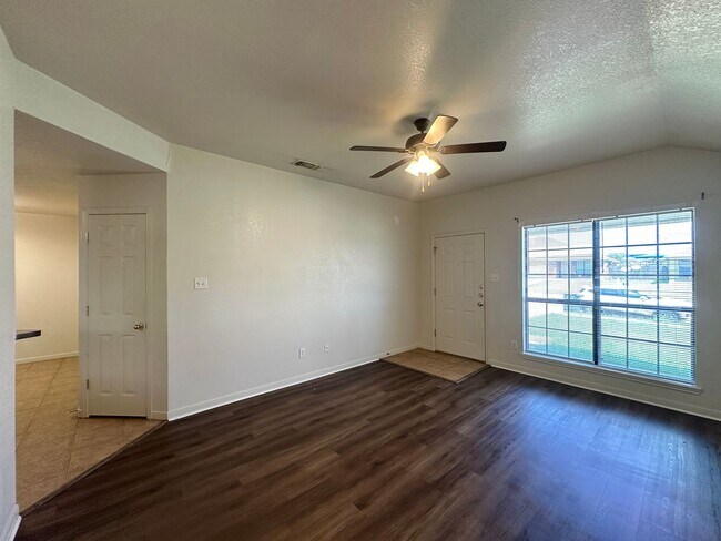 Building Photo - 1108 Nicholas Cir