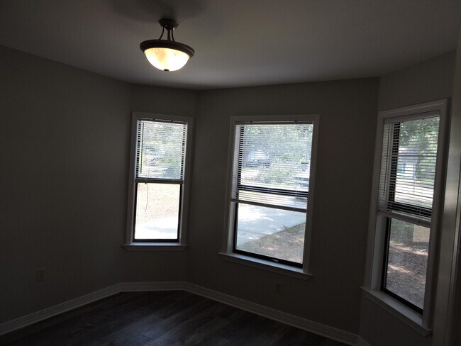 Foto del edificio - 311 John King Rd