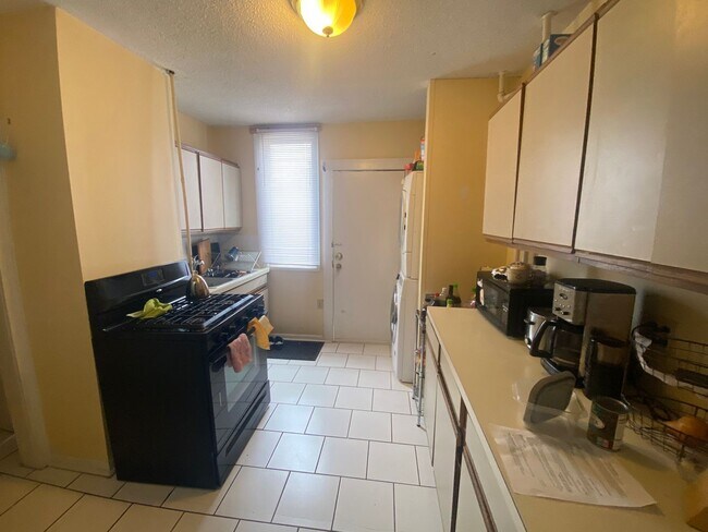 Building Photo - 180 Dwight St