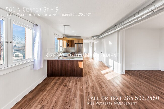 Foto del edificio - 561 N Center St