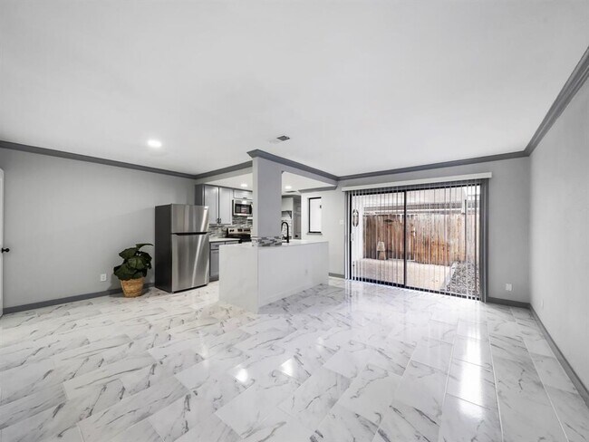 Building Photo - 9706 Westview Dr