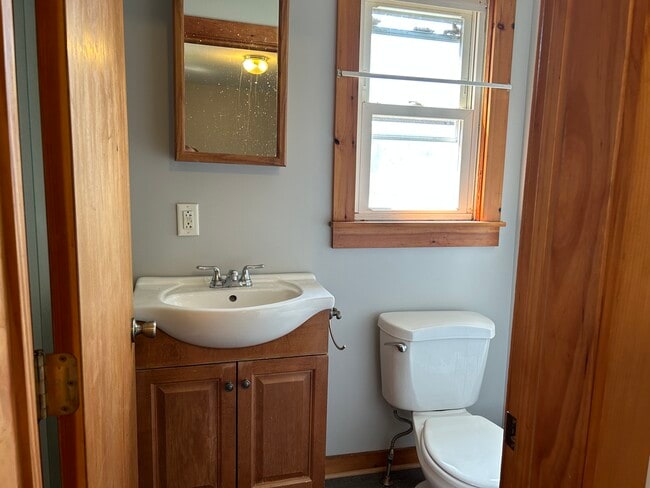 Foto del edificio - 239 N Main St