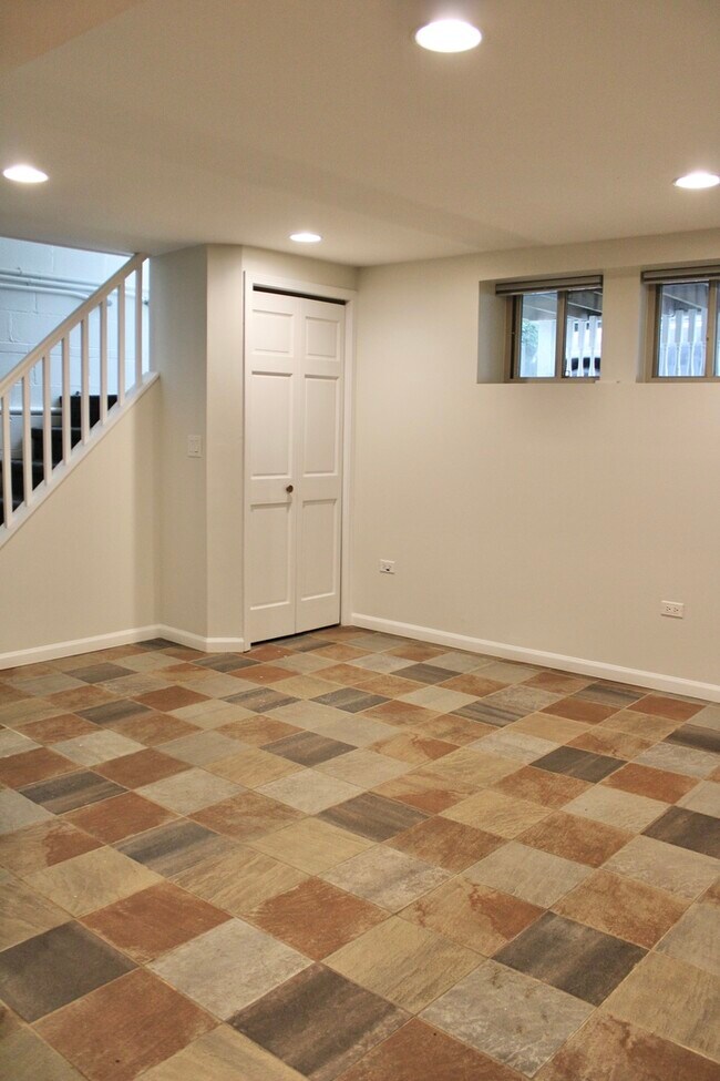 Foto del edificio - 4386 Woodland Ave