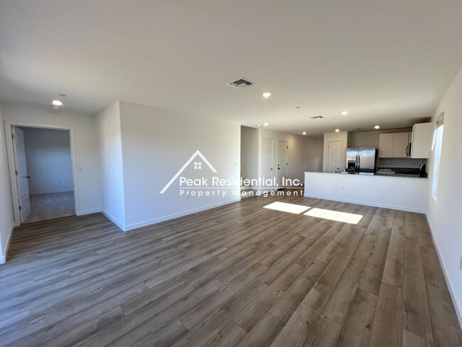 Foto del edificio - Brand New Rancho Cordova 4bd/2.5ba Home wi...