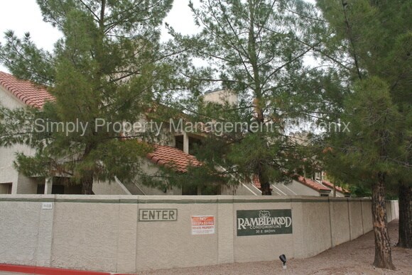 Foto del edificio - 30 E Brown Rd