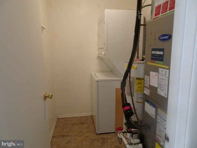 Building Photo - 503 Essex Ct