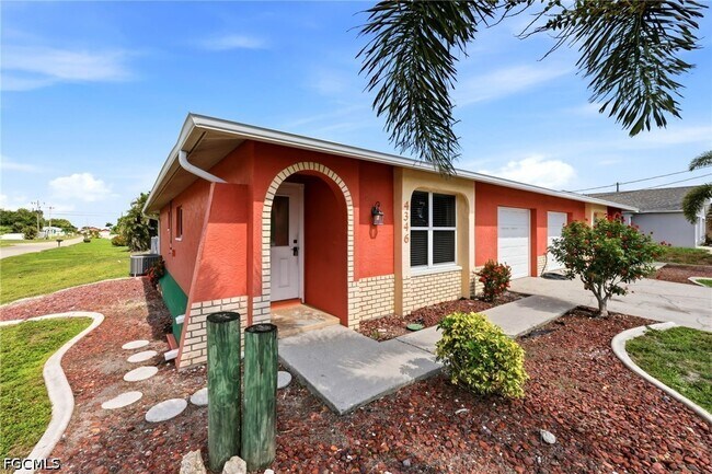 Building Photo - 4346 Santa Barbara Blvd S