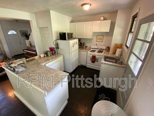 Building Photo - 206 Pinecastle Ave