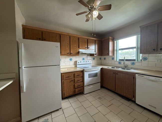 Building Photo - 2141 Woolbright Rd