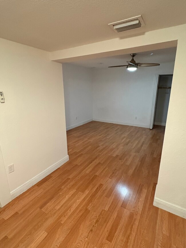 Building Photo - 10918 N Hyacinth Ave
