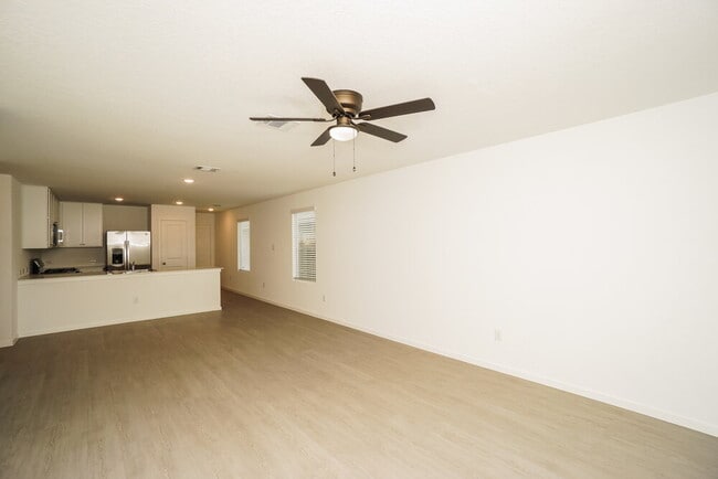 Foto del edificio - 2215 Burnet Rose