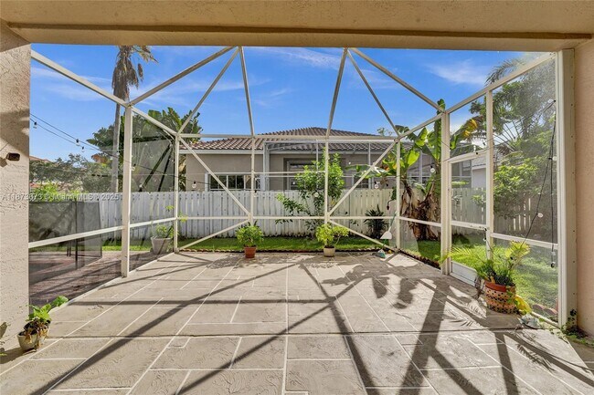 Foto del edificio - 1379 NW 166th Ave