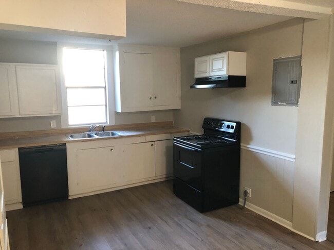 Building Photo - 940 Dougherty St