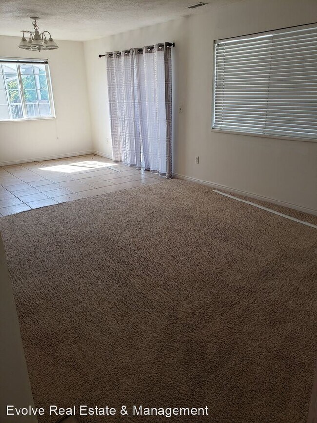 Foto del edificio - 2 br, 1 bath House - 1039 W 1360 S