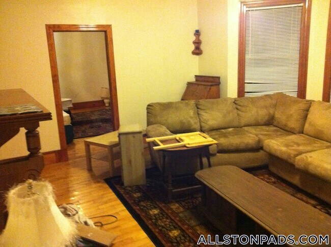 Building Photo - 36 Linden St