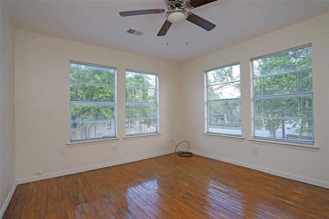 Foto del edificio - 701 1/2 Highland Street