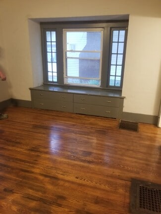 Building Photo - 317 Lexington Ave