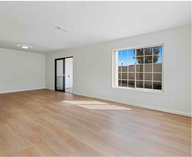 Foto del edificio - 220 Riverview Way